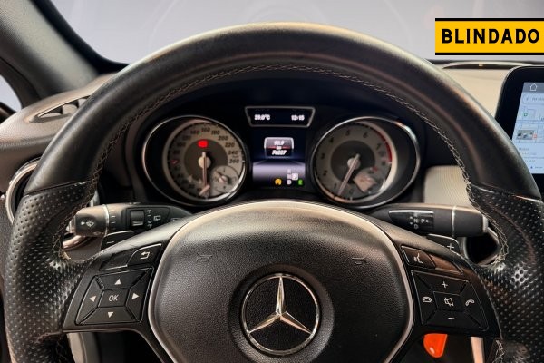 MERCEDES-BENZ GLA 200 1.6 CGI ADVANCE 16V TURBO FLEX 4P AUTOMÁTICO 2015/2015